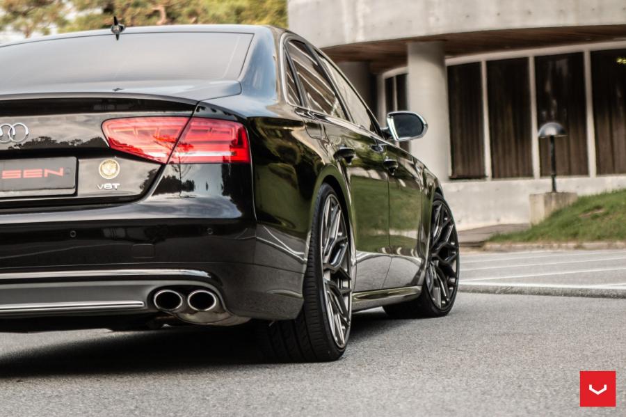 Детали экстерьера Audi S8 on Vossen Wheels (HF-2) 2018 года  (фото 6 из 9)
